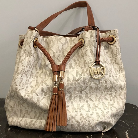 Michael Kors bag - Picture 1 of 3